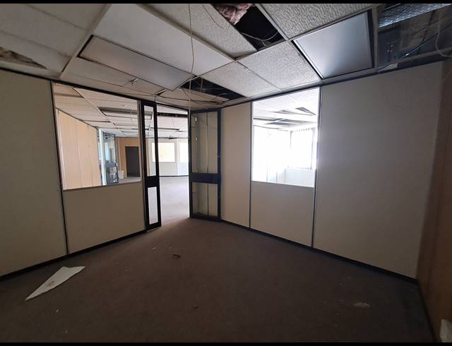 134M² OFFICE TO LET IN DUNKELD WEST